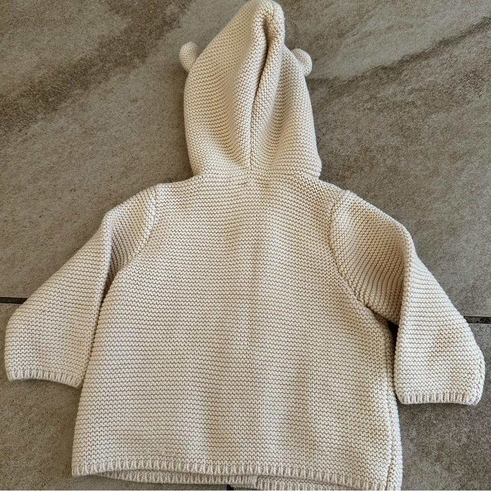 ๐3/$20๐ Gap Baby Bear cardigan gender neutral - Picture 2 of 4